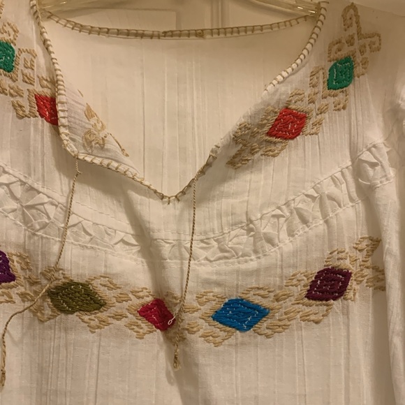 Embroidered Mexican blouse - Picture 2 of 6